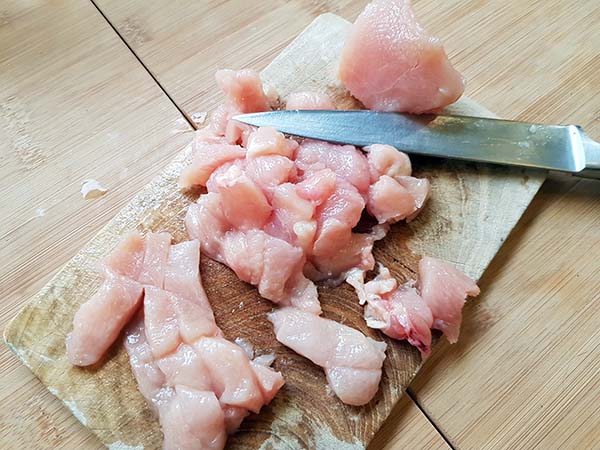 Fleisch in Würfel geschnitten