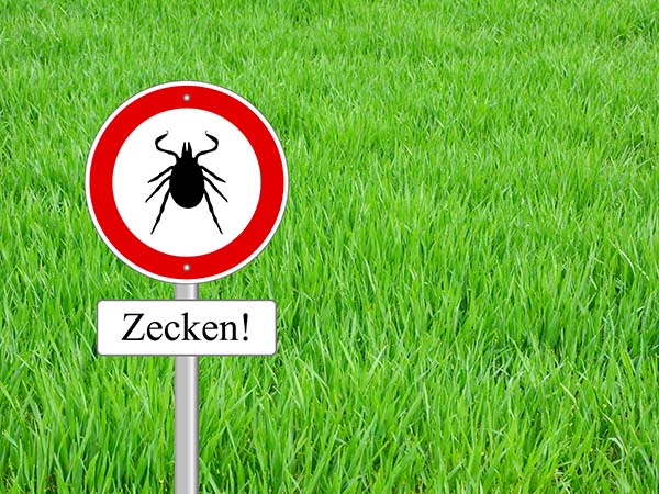 Zecken Warnschild